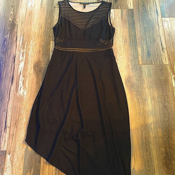 BCBG - Flattering, asymmetrical, peekaboo black & beige cocktail dress - Picture 1 of 3
